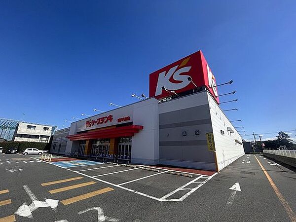 ケーズデンキ松戸八柱店 徒歩10分。 760m