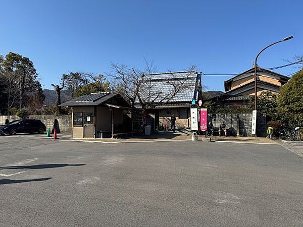 「大覚寺」バス停 666m