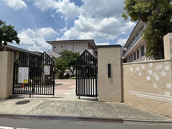 私立同志社大学 徒歩6分。 480m
