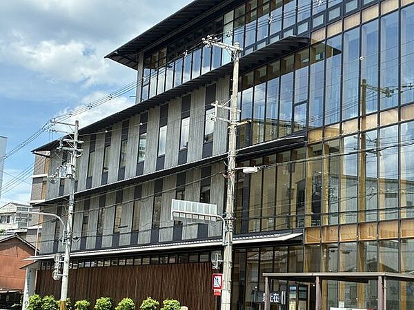 京都市上京区役所 徒歩2分。 120m