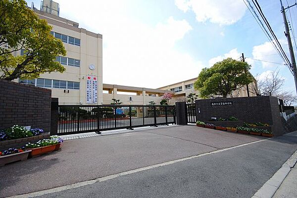 高槻市立芝谷中学校 960m