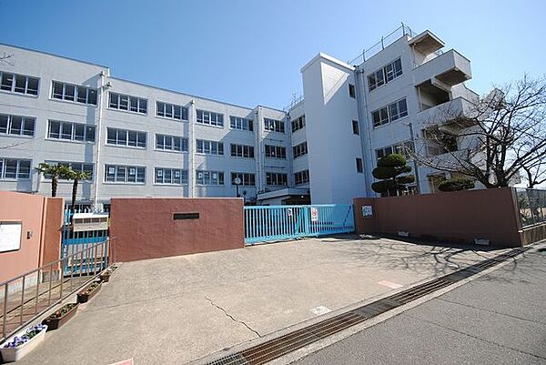 川西中学校 850m