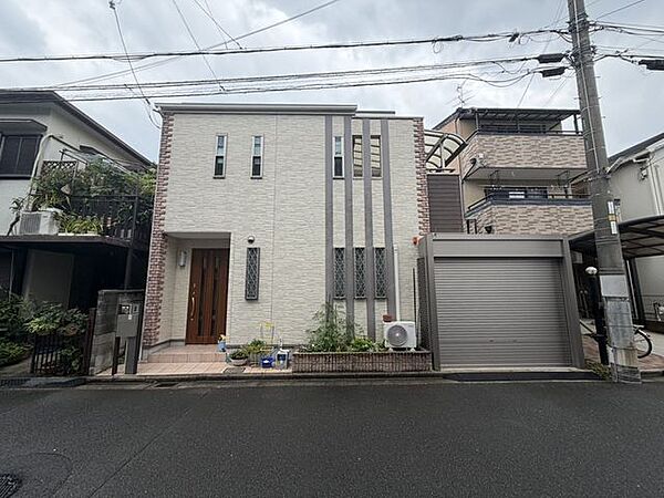 電動シャッター付き車庫