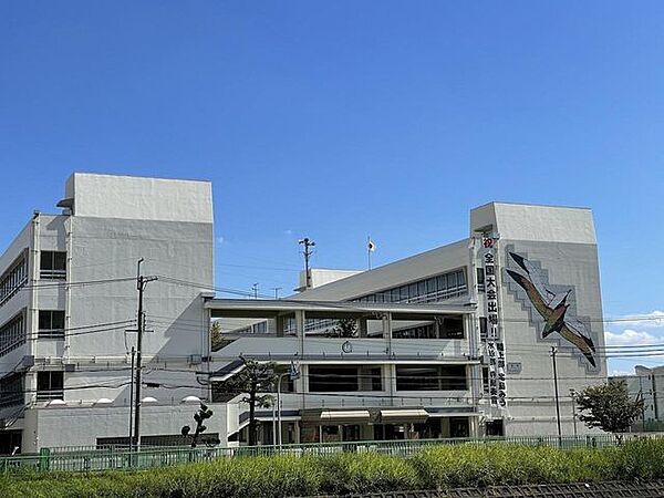 天王中学校 240m