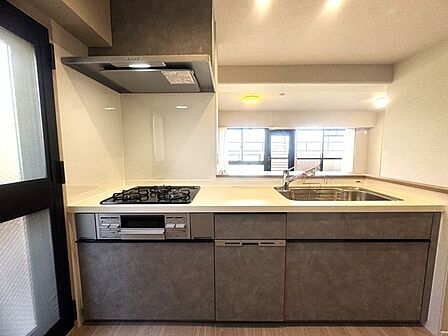 対面システムキッチングリル付3口ガスコンロ食洗乾燥機