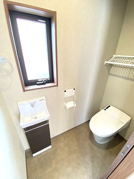 2階トイレには水栓が設置されています。