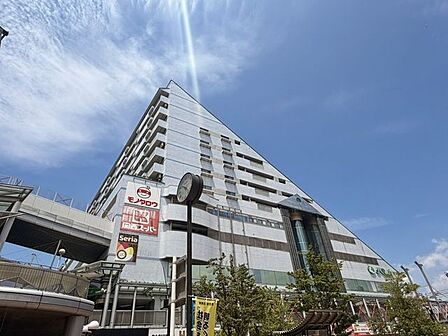 外観低層階に商業施設あり◎