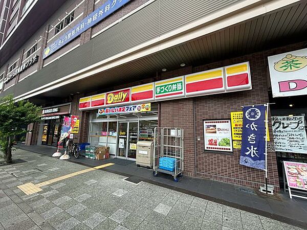 ・デイリーヤマザキ阪神尼崎駅前店まで約600m