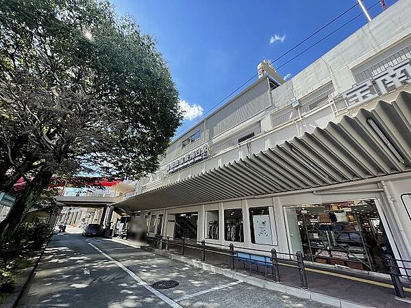 阪急宝塚南口駅 1161m