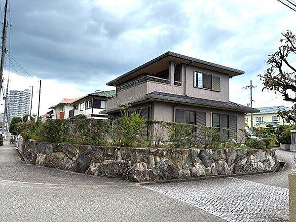 前面道路含む外観