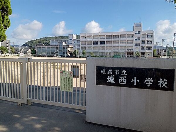 城西小学校 640m