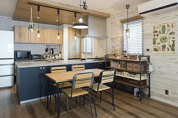 フリープランで、世界でただ一つのこだわりのマイホームを建てて頂くことが可能です!注文建築ほど面倒臭くなく、費用も抑えられ、なおかつお好きなようにできますので、ご購入された方もとても満足されております。