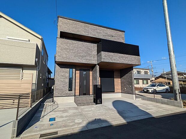 外観例です。車庫も2台可能(車種による)な区画もございます。お好きなように建てる事ができますので、ぜひ素敵なマイホームを建ててください。