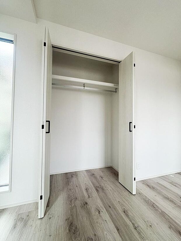 各部屋クローゼット付きのお部屋です。