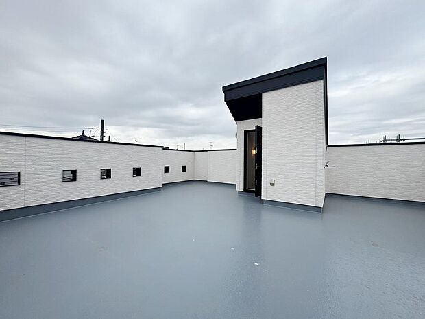 開放感のある15.8帖の屋上になります。