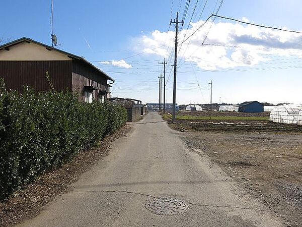 前面道路（北から南へ）