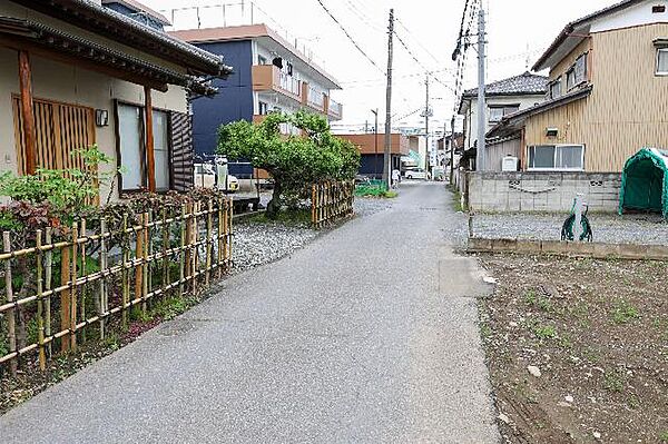 前面道路（西から東へ）