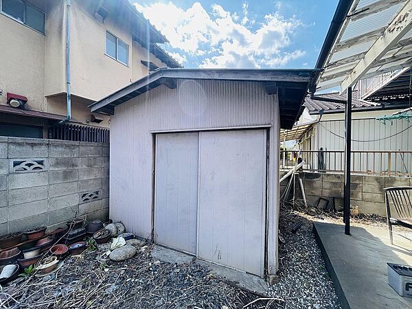 屋外物置