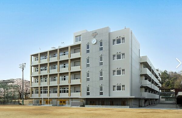 吹田市立千里丘中学校　徒歩10分
