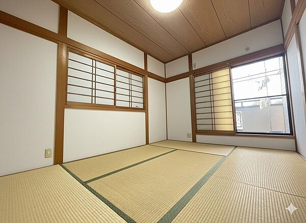 ２階６帖和室　押入・バルコニー有