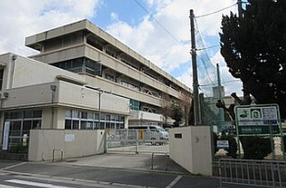 吹田市立吹田南小学校徒歩３分