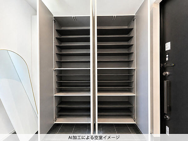 ご家族の靴もまとめてしまえる大容量のシューズクローゼット