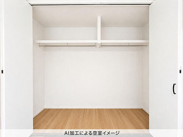 お気に入りの服がきっちり並ぶ眺めは新生活を盛り上げます