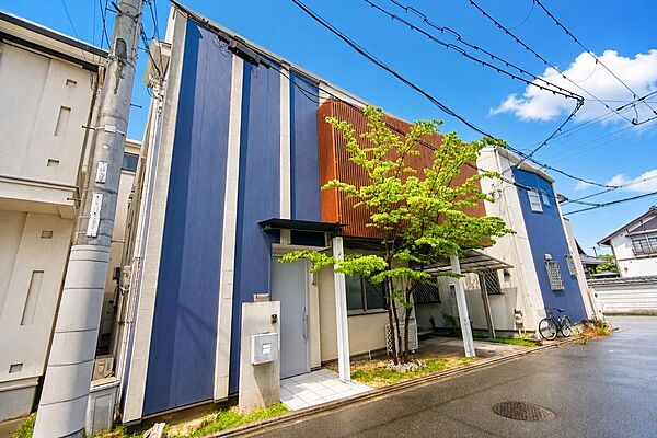 前面道路含む外観