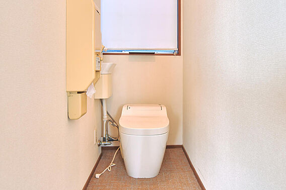 トイレ各階に有...