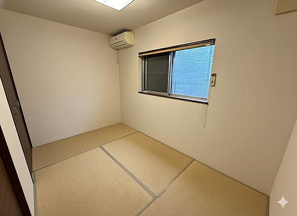 １階和室、ちょっと一息休憩も可能♪