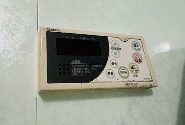 オートバス　追い焚き機能有　ボタン一つでお湯はり可能
