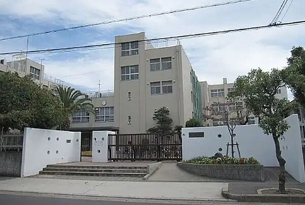 大阪市立新北島中学校　徒歩１分