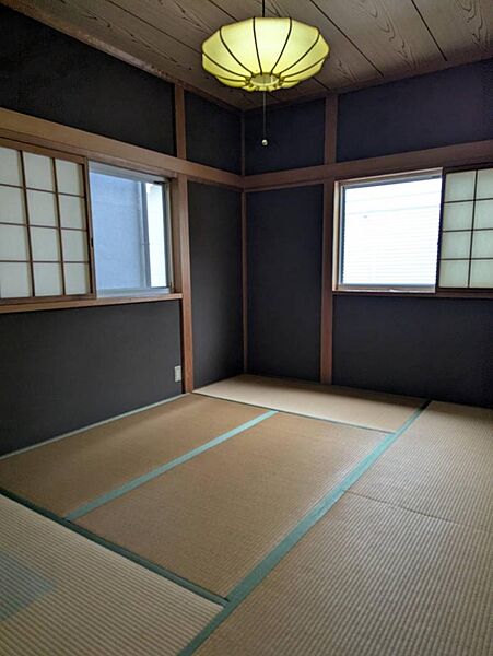 夏は涼しく、冬は暖かく。伝統的な素材の良さを感じるお部屋。
