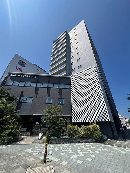 ペット二匹まで飼育可(規約有)の南向きバルコニーで周辺は便利なコンビニや飲食店がある3LDKの住戸です!