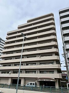 外観:阪和線和歌山駅まで徒歩約5分!東南角部屋の3SLDKです! 外観:阪和線和歌山駅まで徒歩約5分!東南角部屋の3SLDKです!