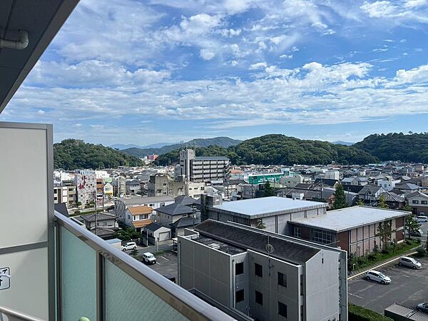 開放感あるバルコニーで外の空気を吸うと気分転換になります！