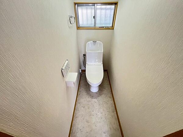 清潔感のあるシンプルで使いやすいトイレです。