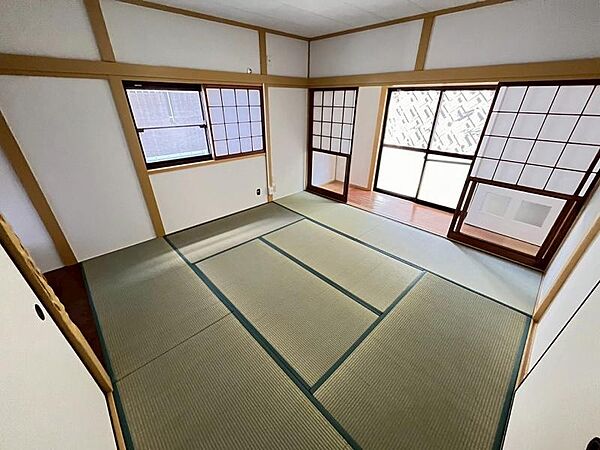 シンプルで温かみのあるデザインで、ゆったりと過ごせます。