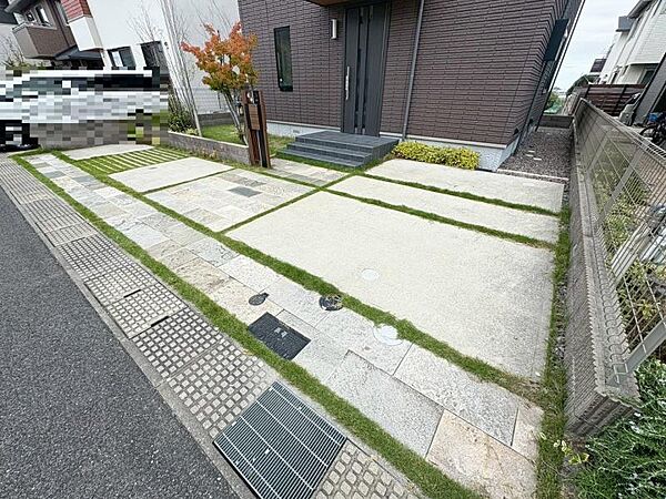 お車3台駐車可能です♪（サイズによります）