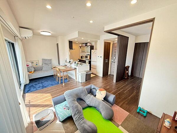 家具配置もしやすい、広がりのあるLDK空間です。