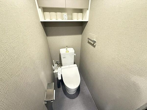 清潔感のある、すっきりとしたトイレ空間。