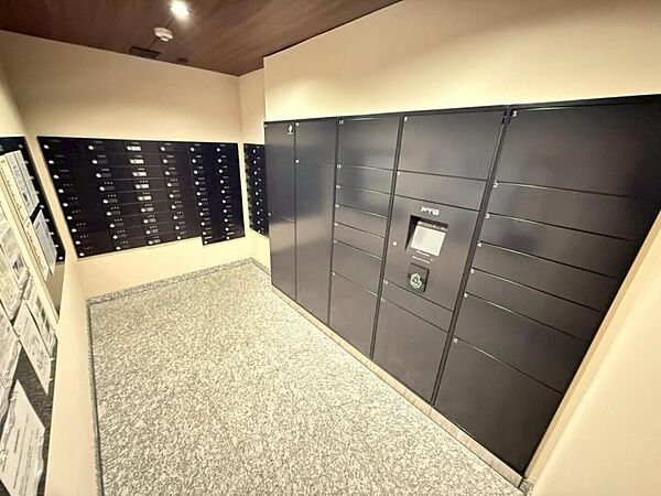不在時にも便利な、宅配ボックス完備。
