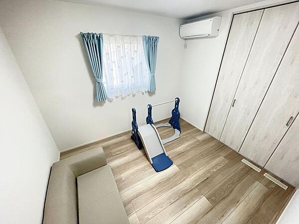 仕事や趣味のスペースとしても活用できる、多用途に使える部屋。