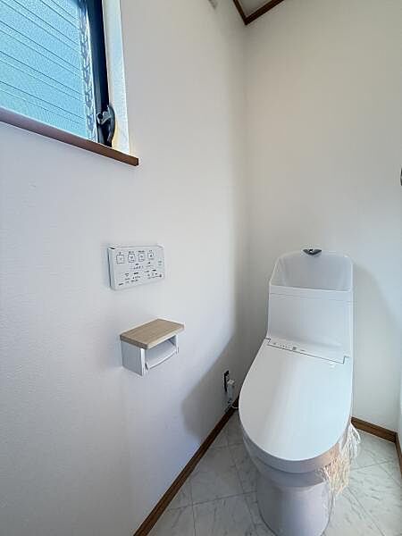 清潔感のあるシンプルで使いやすいトイレです。