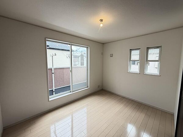 仕事や趣味のスペースとしても活用できる、多用途に使える部屋。