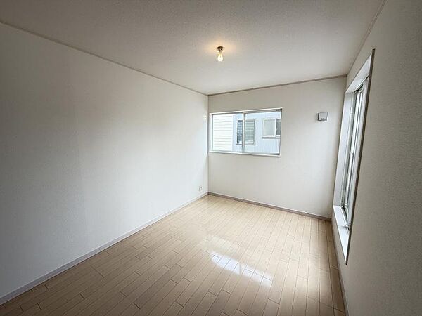 シンプルで温かみのあるデザインで、ゆったりと過ごせます。