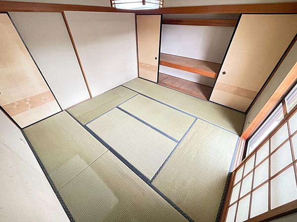 シンプルで温かみのあるデザインで、ゆったりと過ごせます。