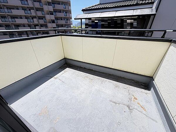 心地よい風を感じながら過ごせる、ゆとりある空間です♪