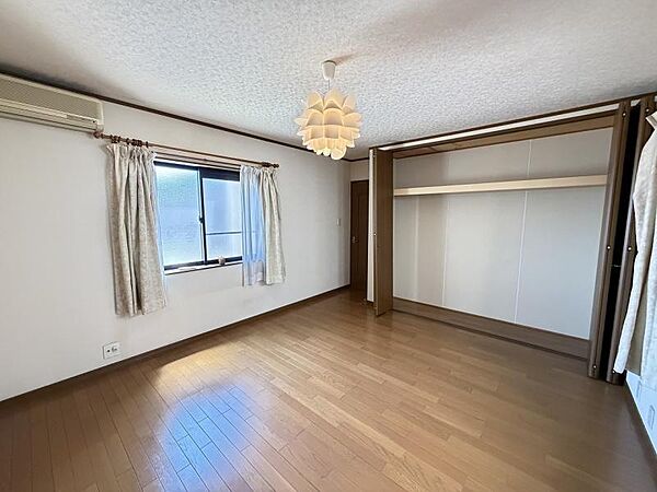 しまえる場所があると居室にゆとりがうまれます♪