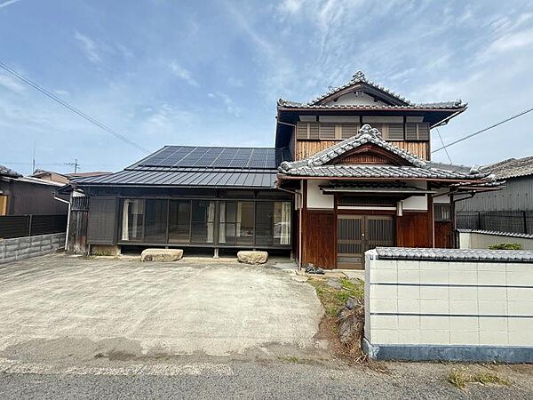 しころ造りが映える、風格と存在感の邸宅♪